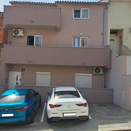 Stylish House Aurora Pola