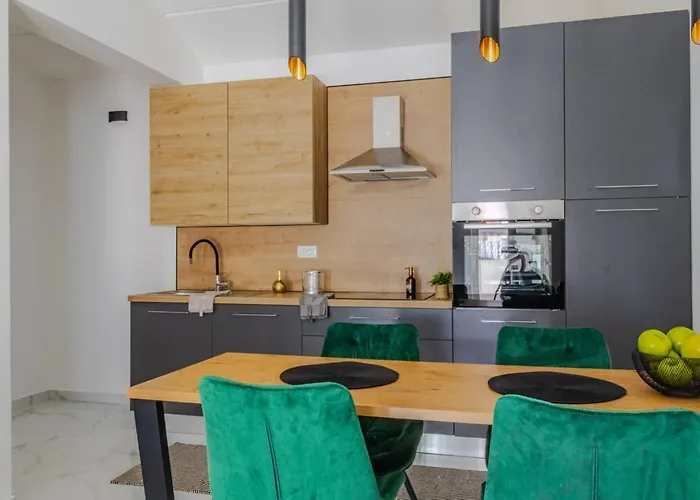Stylish House Aurora פולה